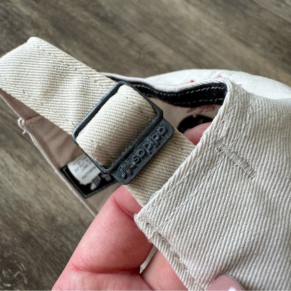 Like New! Adidas “Always Original” Embroidered Flower Cream Baseball Hat - Picture 3 of 7